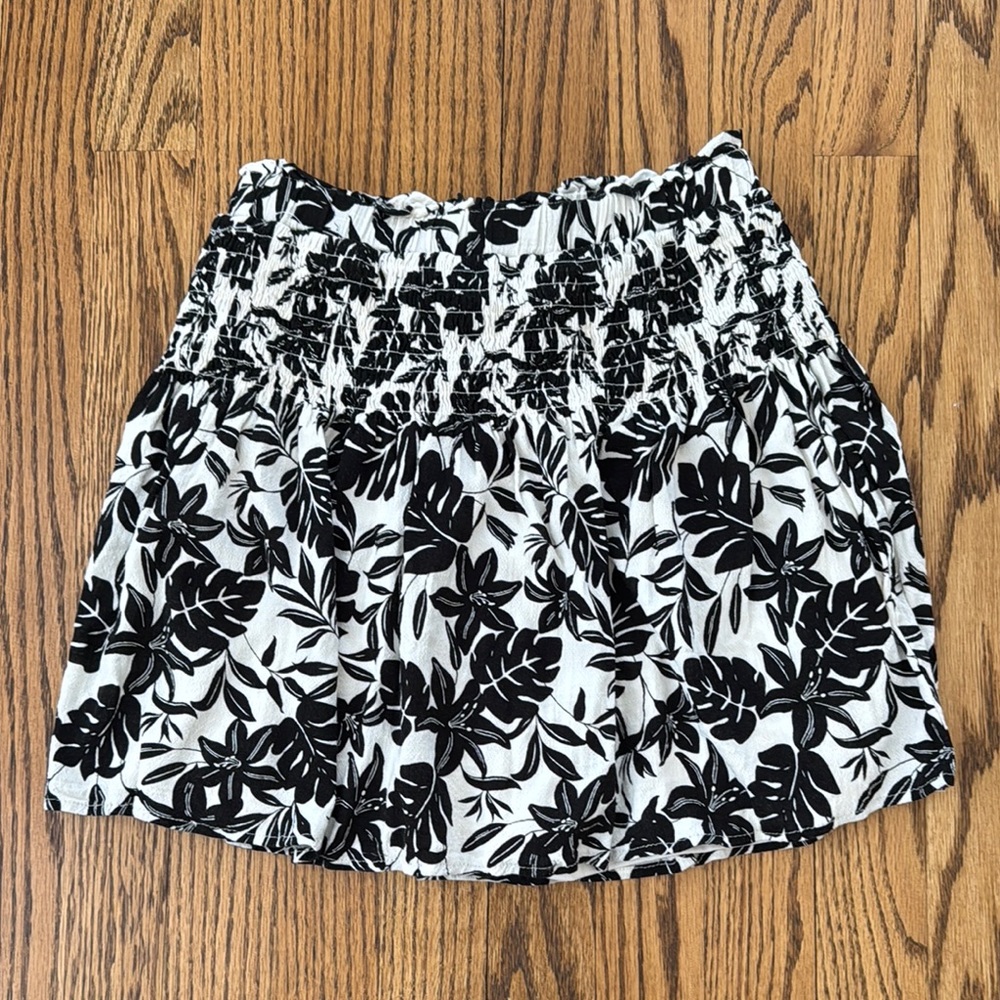 GB Girls Black Cream Smocked Mini Skirt